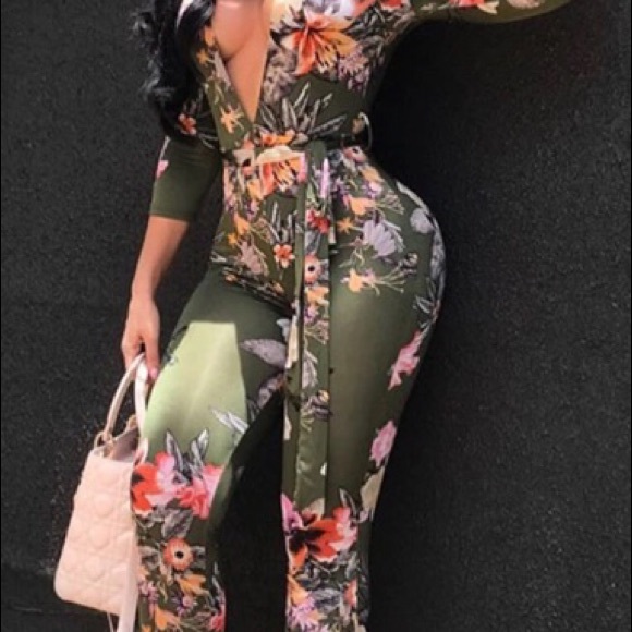 Floral Pattern Jumpsuit With Belt - Picture 2 of 4